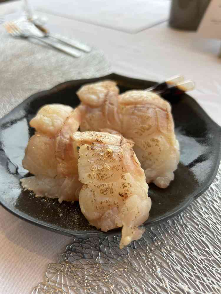 試食メニューでサプライズでクエの握り