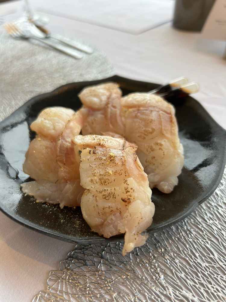 試食メニューでサプライズでクエの握り