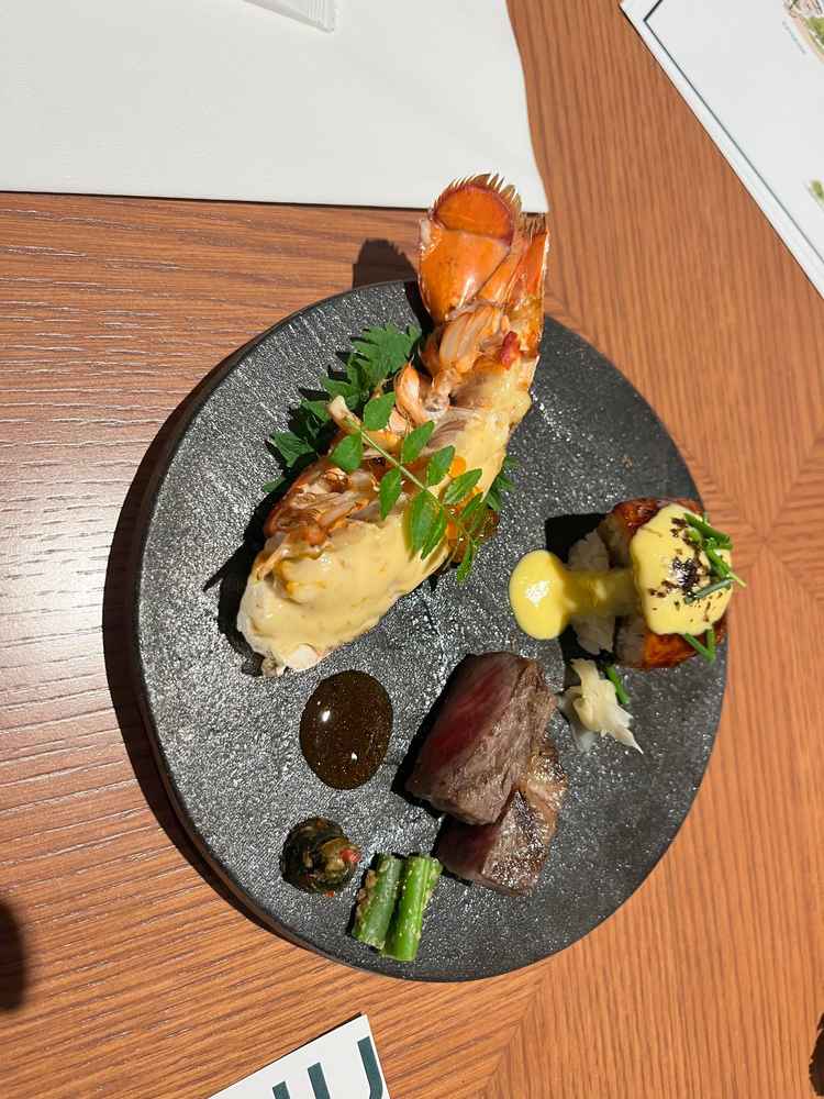 料理です。箸で食べれて美味しかったです。