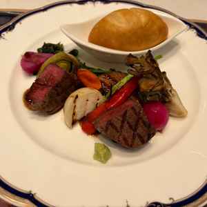 お肉が柔らかくて、ボリュームもあり、おいしい。野菜もしっかりあり、バランス良い