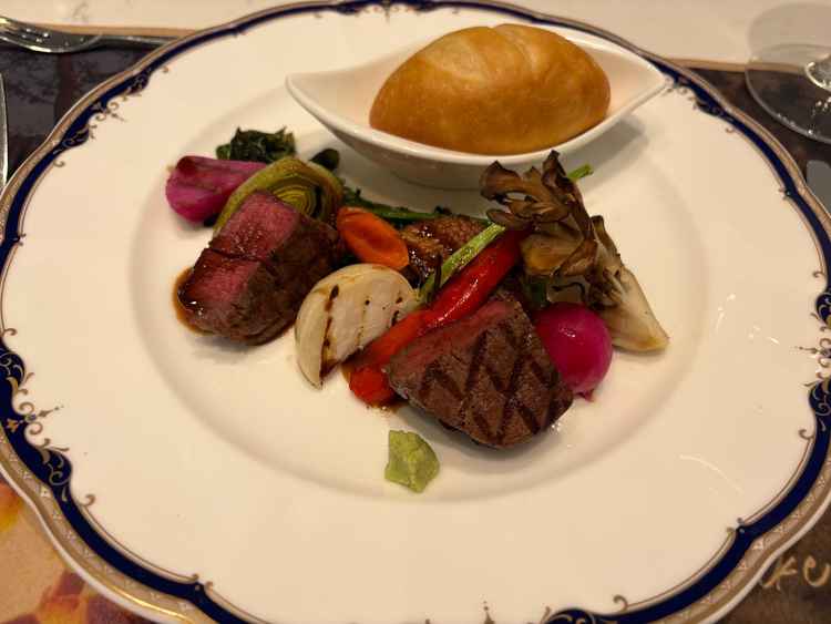 お肉が柔らかくて、ボリュームもあり、おいしい。野菜もしっかりあり、バランス良い