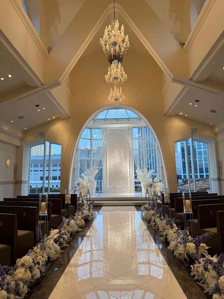 チャペル。好みに合うようライティングなども変えていただきました。