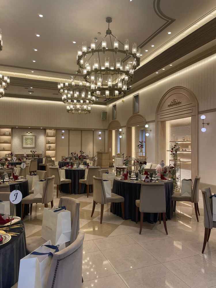 可愛らしい雰囲気で、自分好みにアレンジもできそう。90人規模にぴったりの印象。