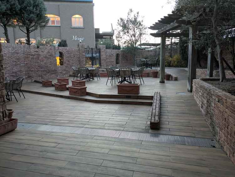 チャペルと一体になった中庭