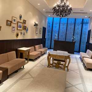 待合室、プロジェクターあり