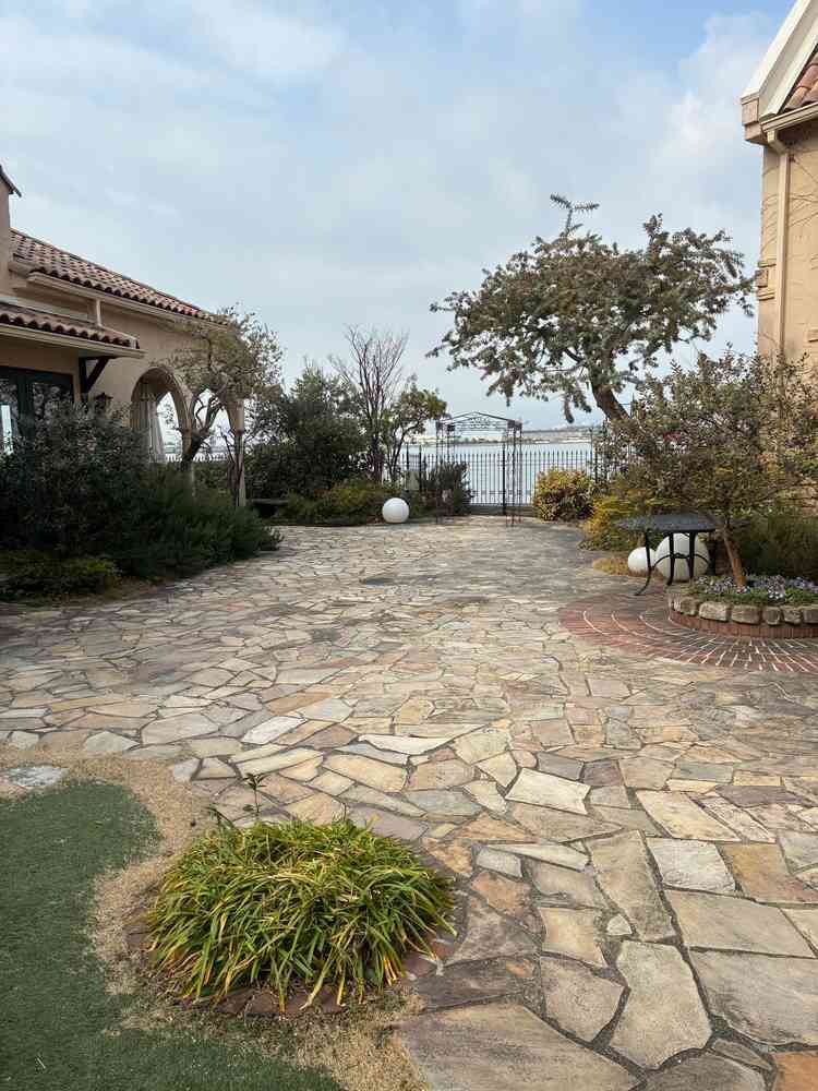 ガーデン挙式も行える