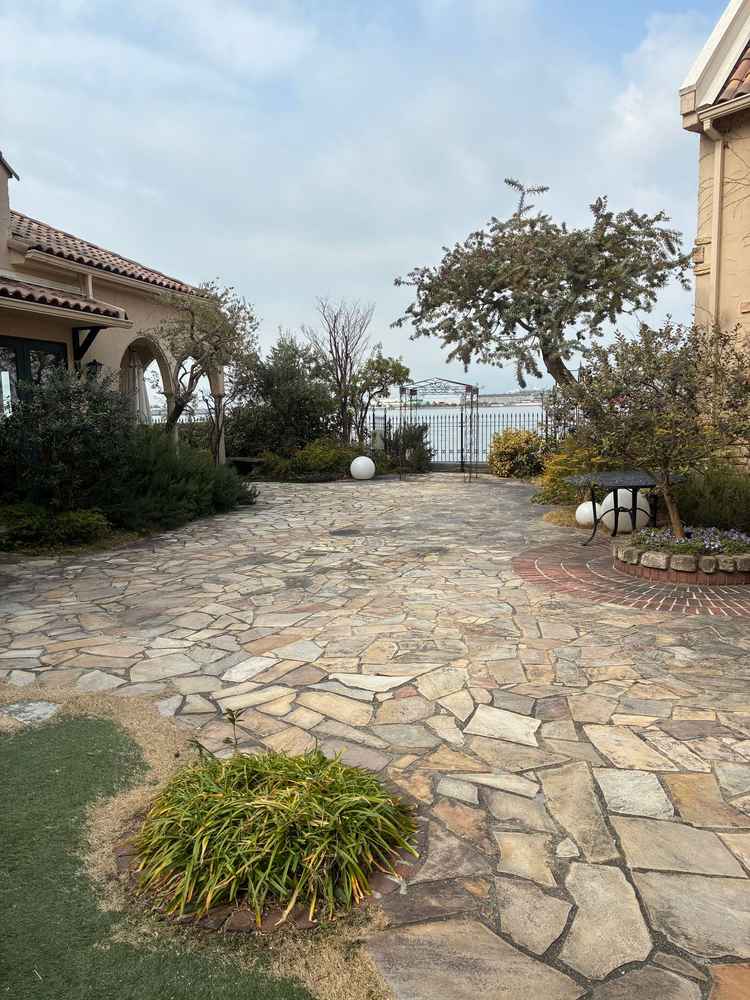 ガーデン挙式も行える