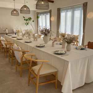 少人数の披露宴会場、自然光が入っていて素敵でした！