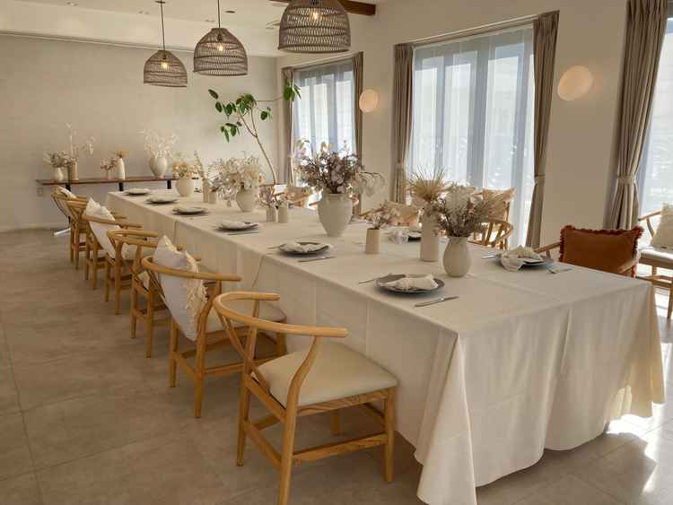 少人数の披露宴会場、自然光が入っていて素敵でした！