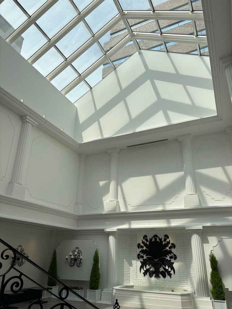 挙式当日フラワーシャワーが行われる場所の写真。