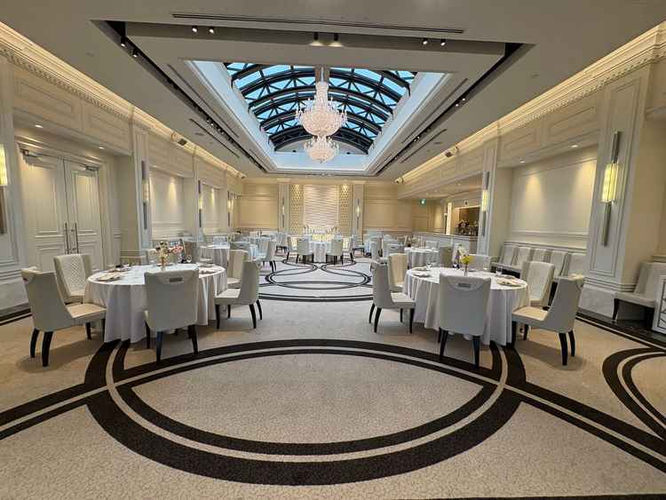 3階の披露宴会場も天井が高く、開放感が素晴らしい！