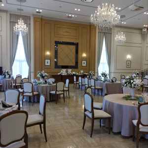 披露宴会場です。広くて明るさがあり、非日常な空間に圧倒されました。