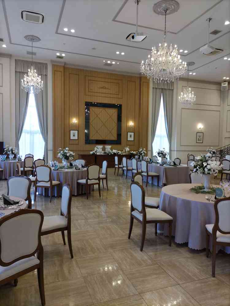 披露宴会場です。広くて明るさがあり、非日常な空間に圧倒されました。