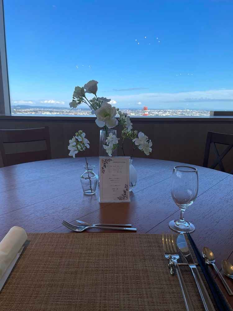 アトリエウエディングギャラリーバンケットでいただいた食事のテーブル