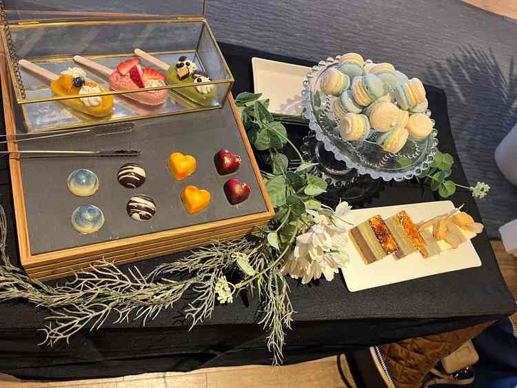 ブュッフェスタイルのケーキ全部美味しかった