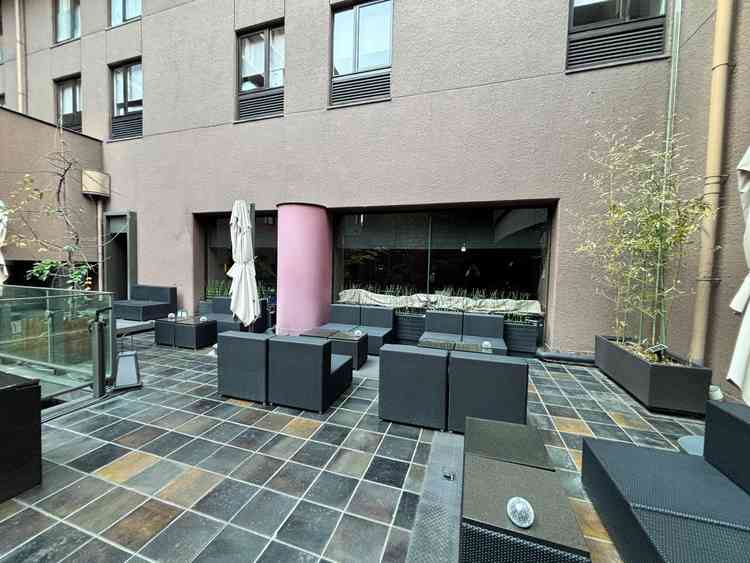 中庭です。前撮りここでも撮れるし、外での披露宴とかでも使えるみたいです。