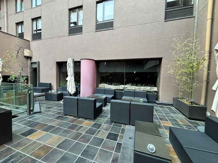 中庭です。前撮りここでも撮れるし、外での披露宴とかでも使えるみたいです。