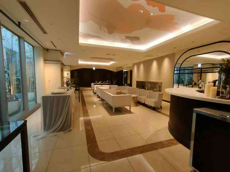 一般のロビーとまた別にプライベートなロビーがあり、サロンや複数の更衣室が一体となり動線が良いです。