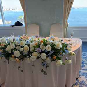 生花が綺麗に飾られていて高級感もありました