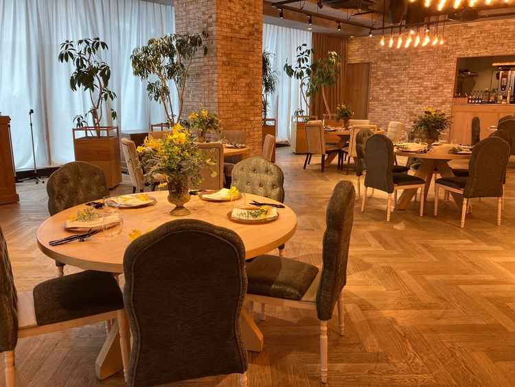 披露宴会場その1。椅子が可愛い！