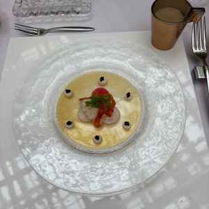 試食した料理。海老とキャビア。美味しかった。