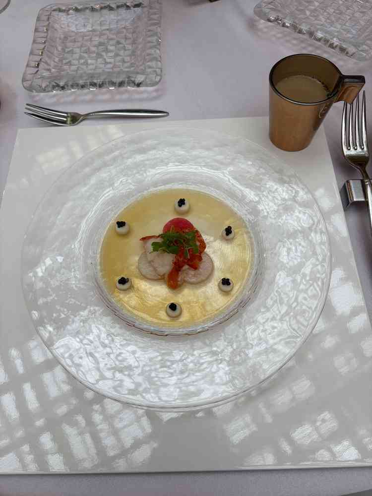 試食した料理。海老とキャビア。美味しかった。