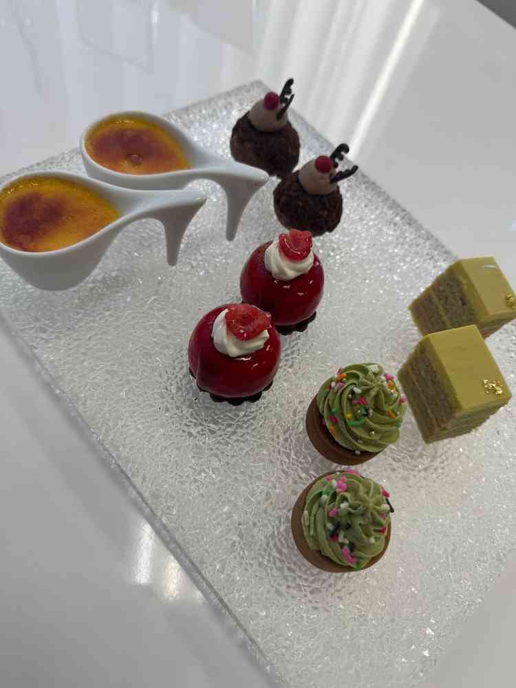 デザートビュッフェもできると聞き、デザートそのもの自体も美味しかったです。