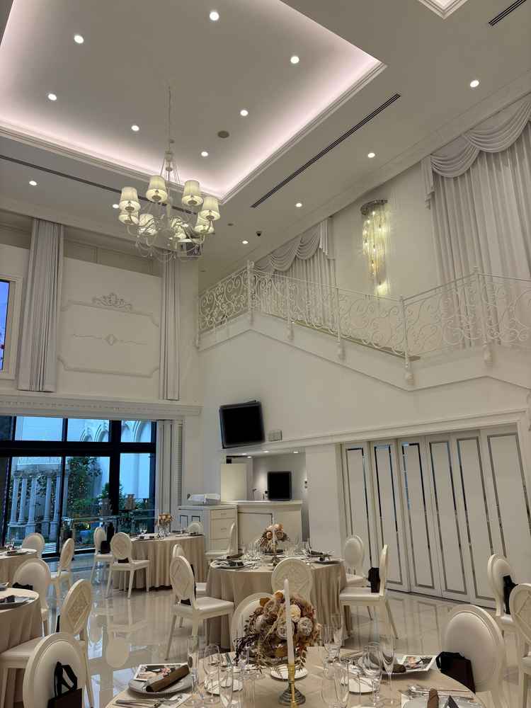 階段付きなのでもちろんお色直しの再入場にも使用できます。