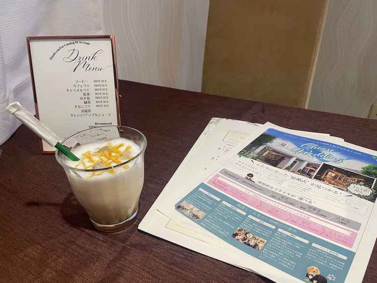 見学当日の挙式当日の待合室になる部屋の0テーブル