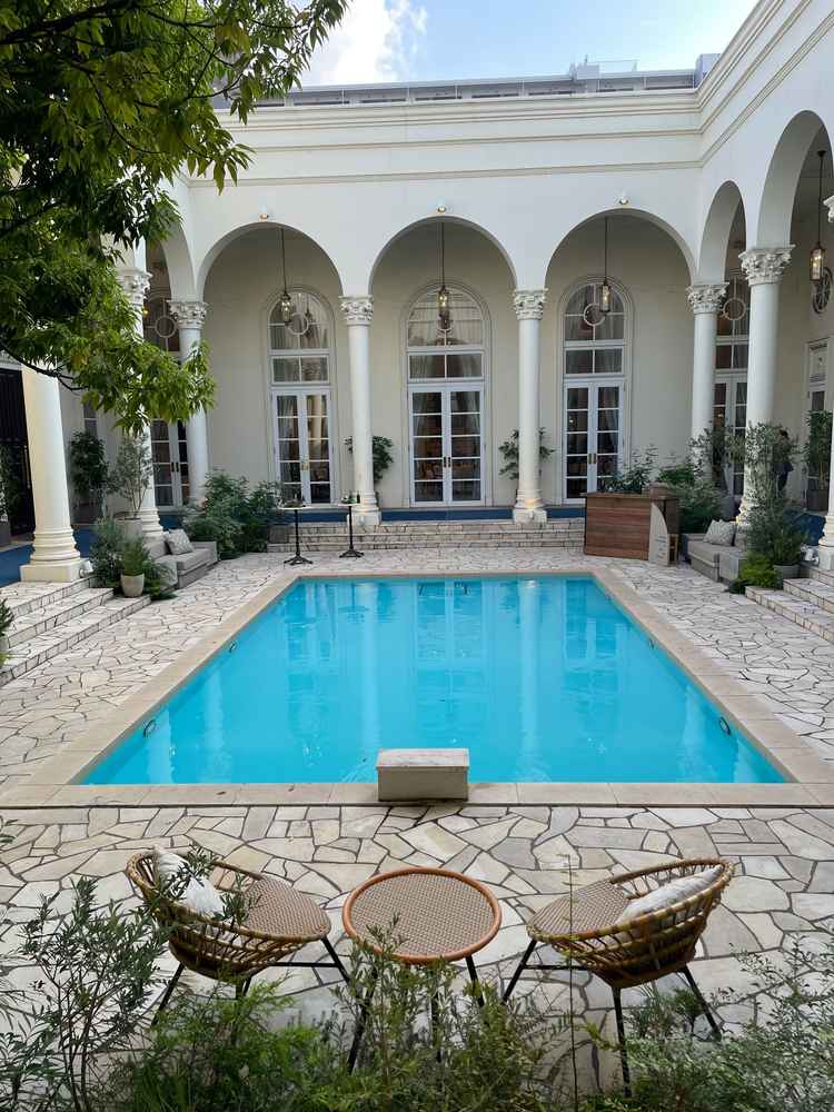 中庭にプールがありとても雰囲気が良かった。