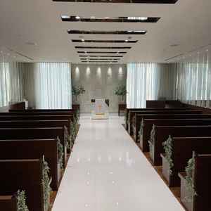 逆光に配慮された挙式会場