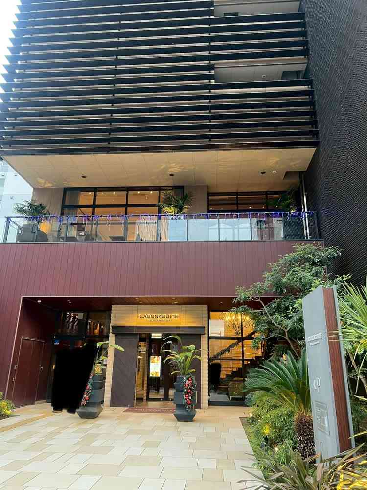 正面入口。中に入っても綺麗でした。