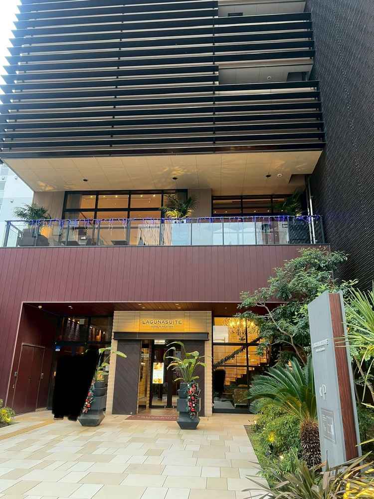 正面入口。中に入っても綺麗でした。