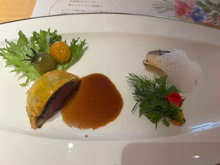 試食会のメインの一品です。豪華で華やかさもあり、とても温かみある、心のこもったお料理でした。