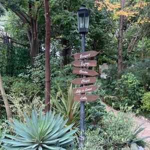 チャペルから披露宴会場までの道も、緑が多くて素敵でした。