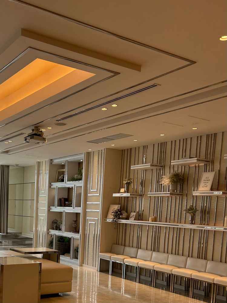 披露宴会場には小物があり、飾り付けをしなくても完成していました。