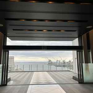 挙式会場を出ると、神戸のハーバーエリアを一望できます。