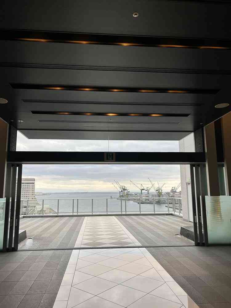 挙式会場を出ると、神戸のハーバーエリアを一望できます。