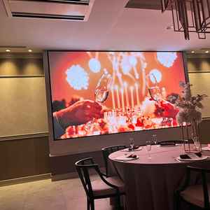 大迫力のLEDスクリーンです。