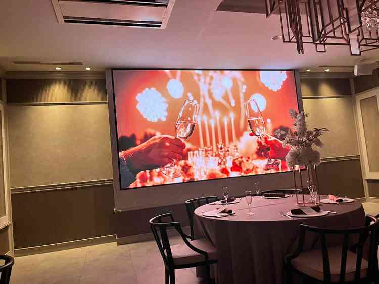 大迫力のLEDスクリーンです。