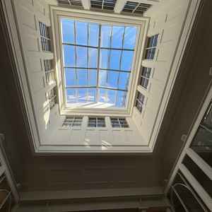 吹き抜けで空が見えるのは嬉しいです