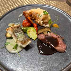 中間ランクの試食。お肉が特に美味しかった。