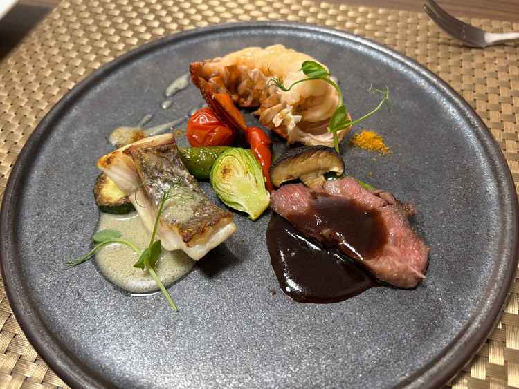 中間ランクの試食。お肉が特に美味しかった。