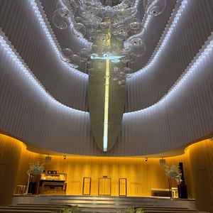 海の中をイメージしたチャペル。