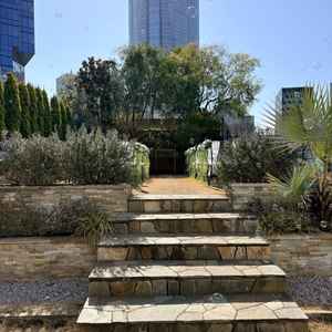 ガーデンチャペルは青空に緑が映えてとても魅力的でした。