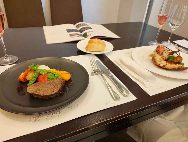 試食はお肉とロブスターをいただきました。