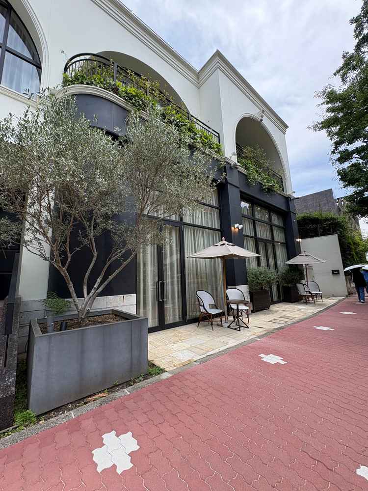 外観もお洒落で、海外の建物のような雰囲気でした。