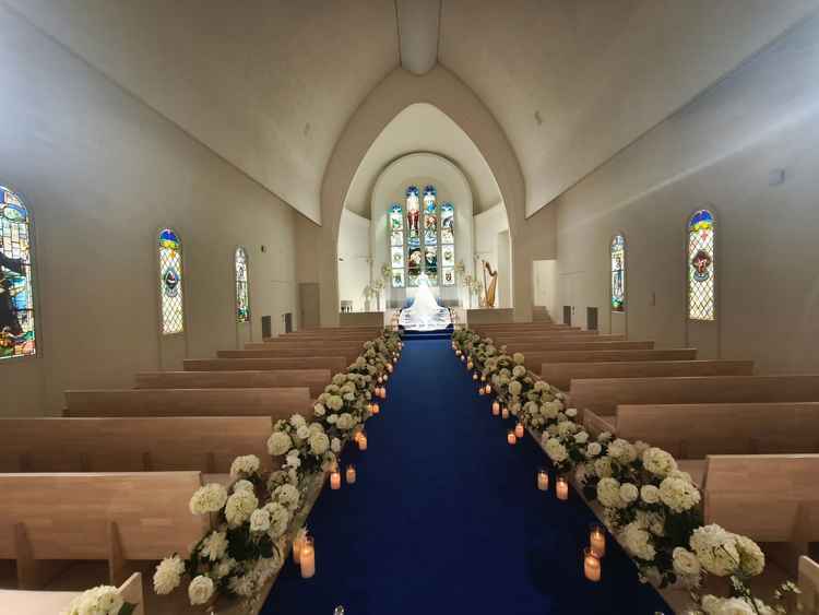 挙式会場内観。想定よりもモダン。