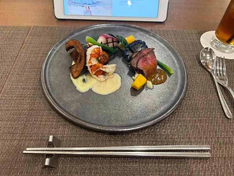 メインディッシュはお肉が柔らかく、試食でありながらボリュームもありました。