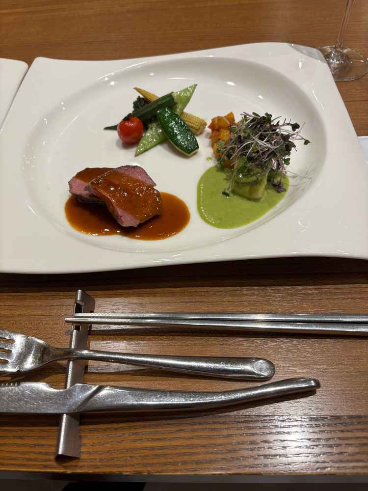 料理も美味しく、見た目も美しく食べやすくすごいよかったです。